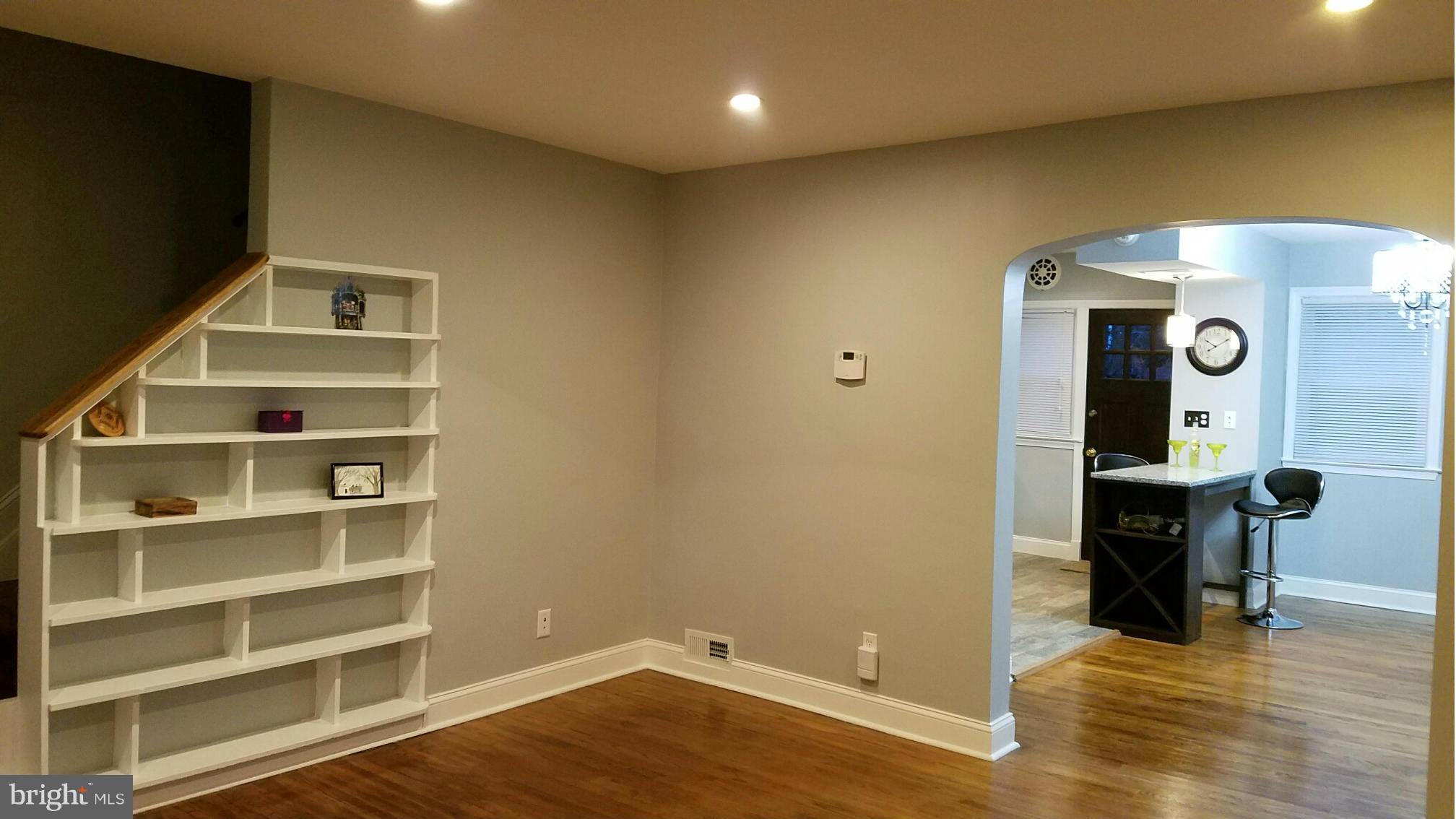 1637 Walterswood Road Baltimore, MD 21239 - Photo 4 of 28 Living Room