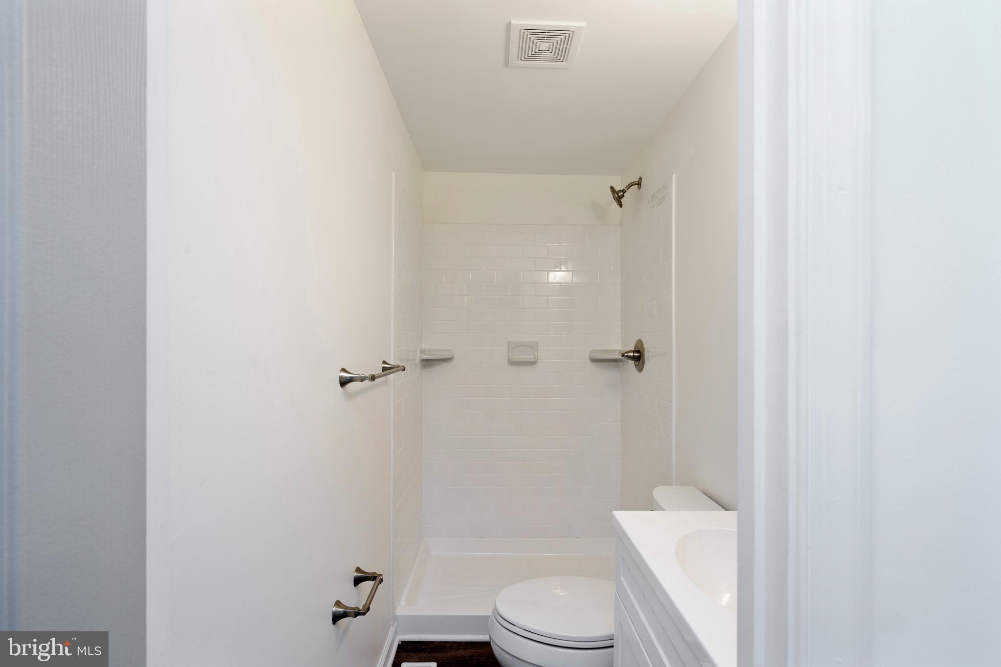 8307 Falcon Point Street Laurel, MD 20708 - Photo 17 of 27 Master Shower