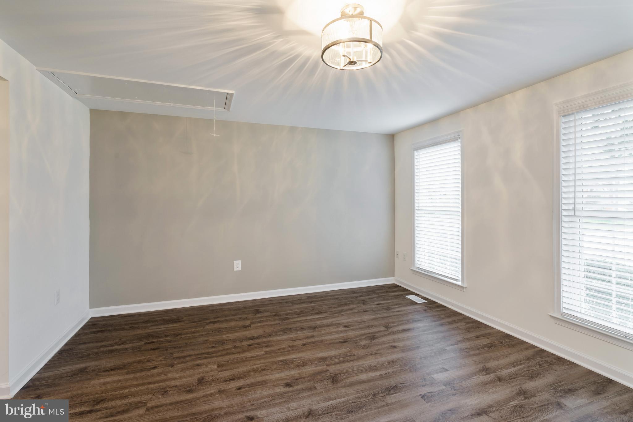 8307 Falcon Point Street Laurel, MD 20708 - Photo 5 of 27 Living Room