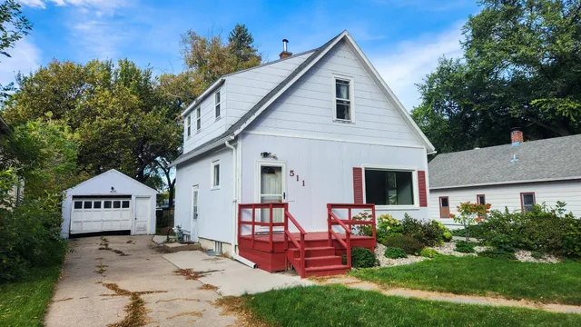 $200,000 | 511 11th Street North, Moorhead, MN 56560