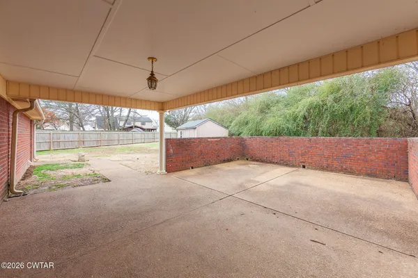 a view of an outdoor space
