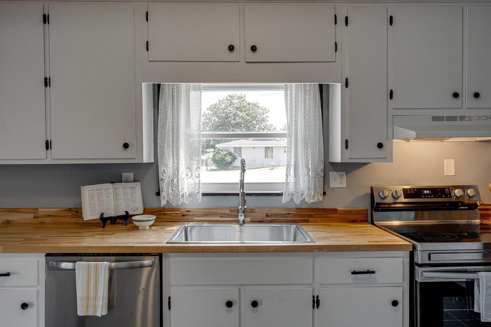 823 Mission Ridge Road Rossville, GA 30741 - Photo 15 of 28 823 Mission Ridge kitchen-5