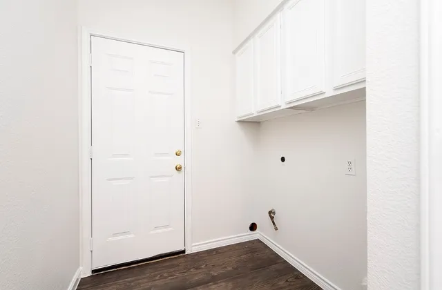 a view of utility room