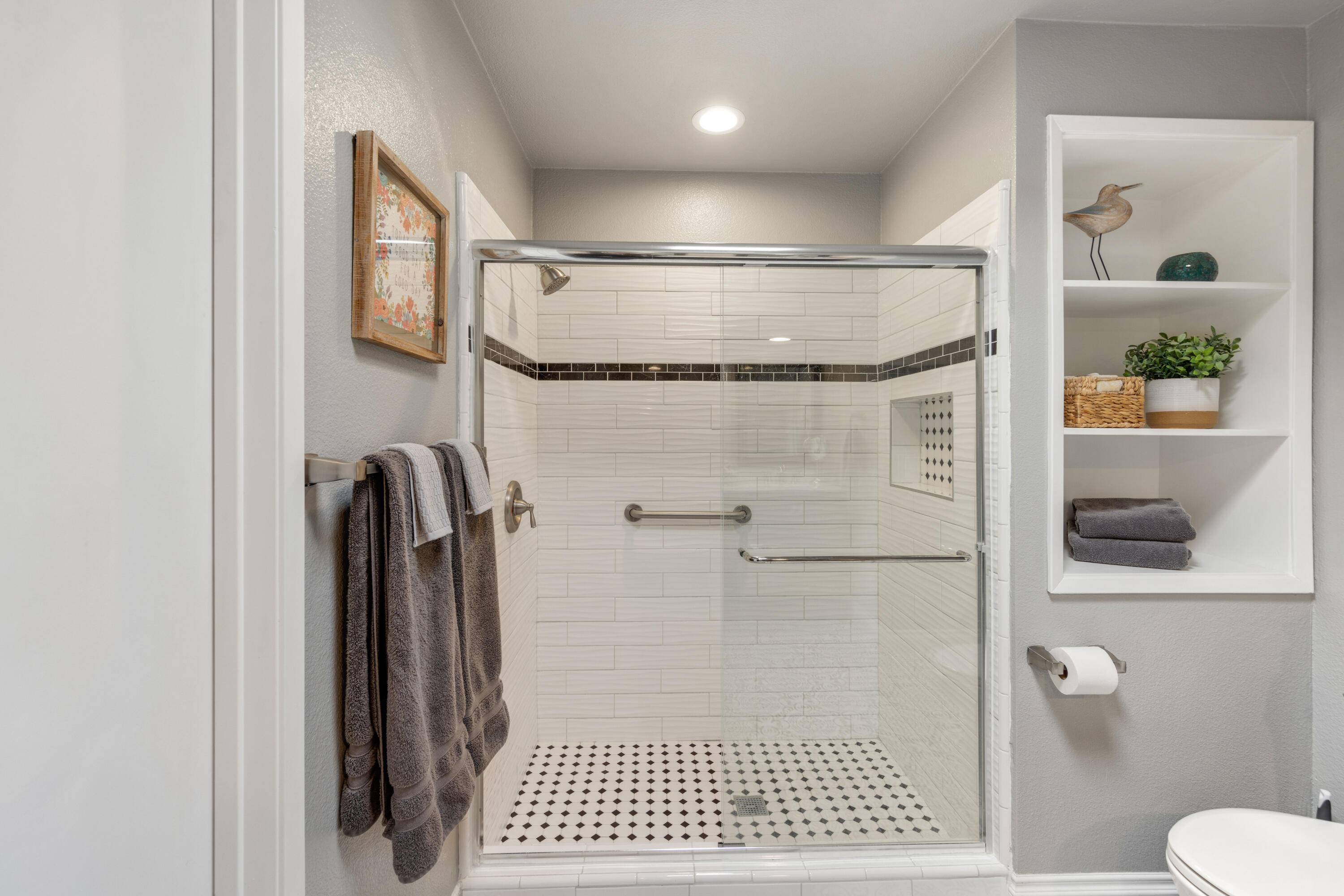10 La Cerra Circle Rancho Mirage, CA 92270 - Photo 16 of 30 a bathroom with a shower and a sink