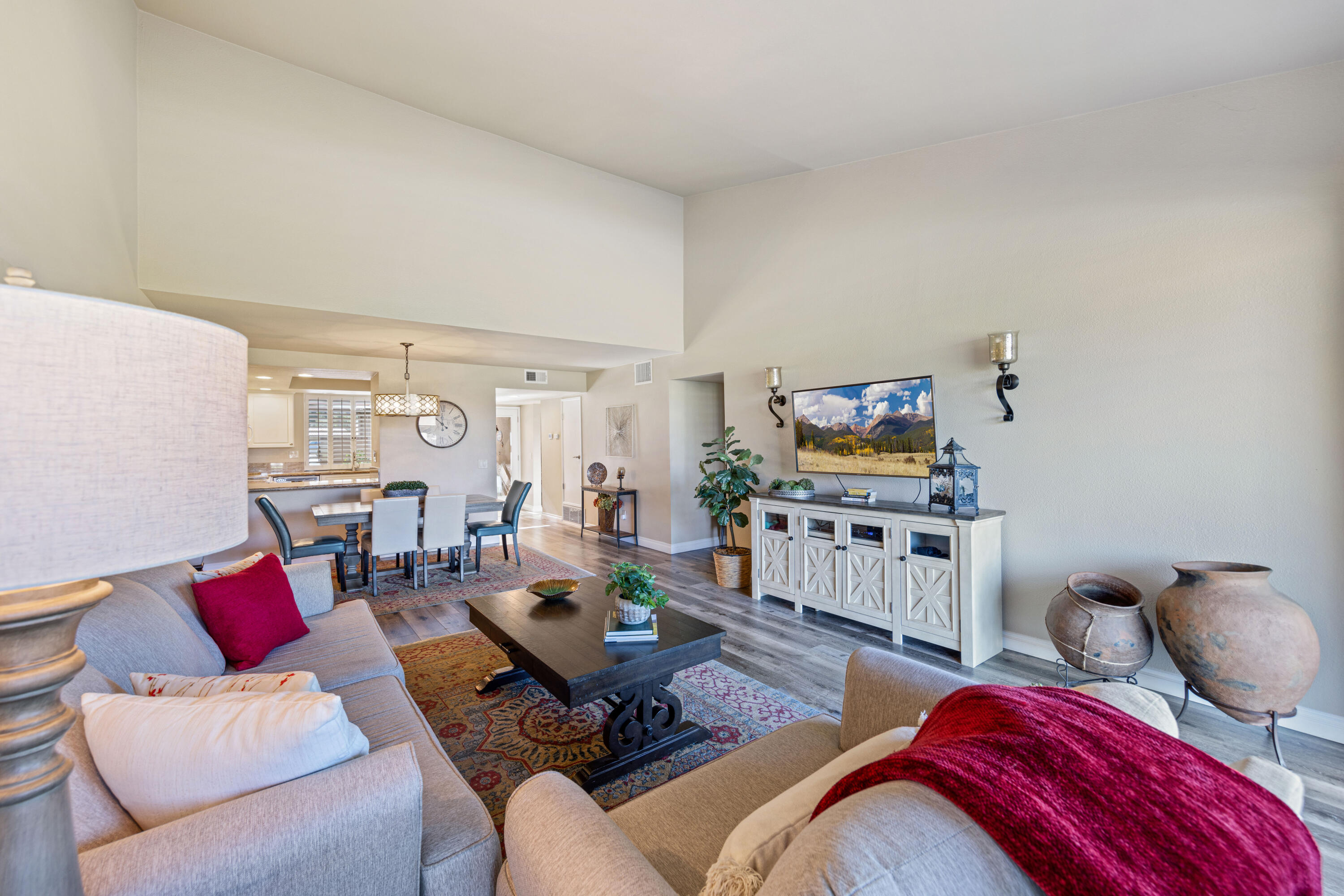 10 La Cerra Circle Rancho Mirage, CA 92270 - Photo 5 of 30 a living room with furniture and a flat screen tv