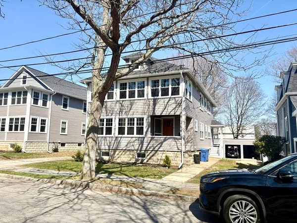 $2,500 | 6 Walnut Street, Unit 2, Wakefield, MA 01880