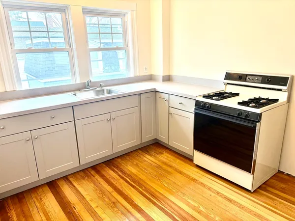 $2,500 | 6 Walnut Street, Unit 2, Wakefield, MA 01880