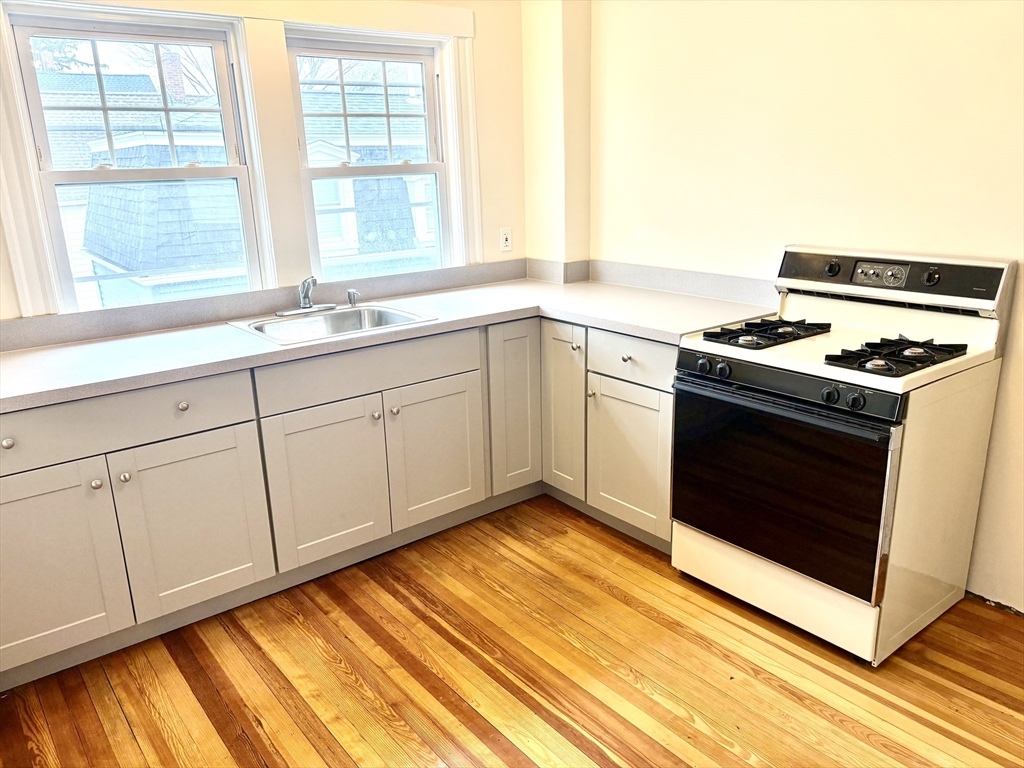 6 Walnut Street, Unit 2 Wakefield, MA 01880 - Photo 3 of 12