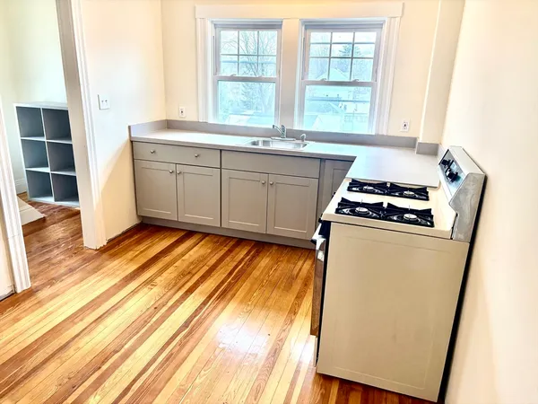 $2,500 | 6 Walnut Street, Unit 2, Wakefield, MA 01880