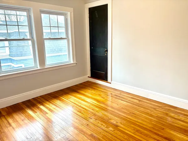$2,500 | 6 Walnut Street, Unit 2, Wakefield, MA 01880
