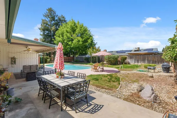$450,000 | 1741 Robinwood Avenue, Clovis, CA 93611