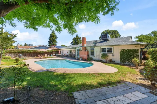 $450,000 | 1741 Robinwood Avenue, Clovis, CA 93611