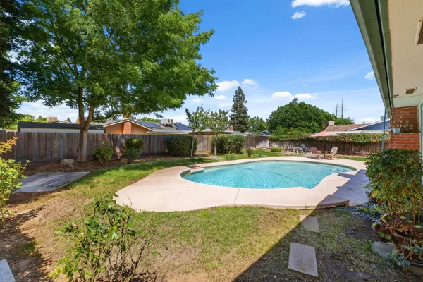 $450,000 | 1741 Robinwood Avenue, Clovis, CA 93611