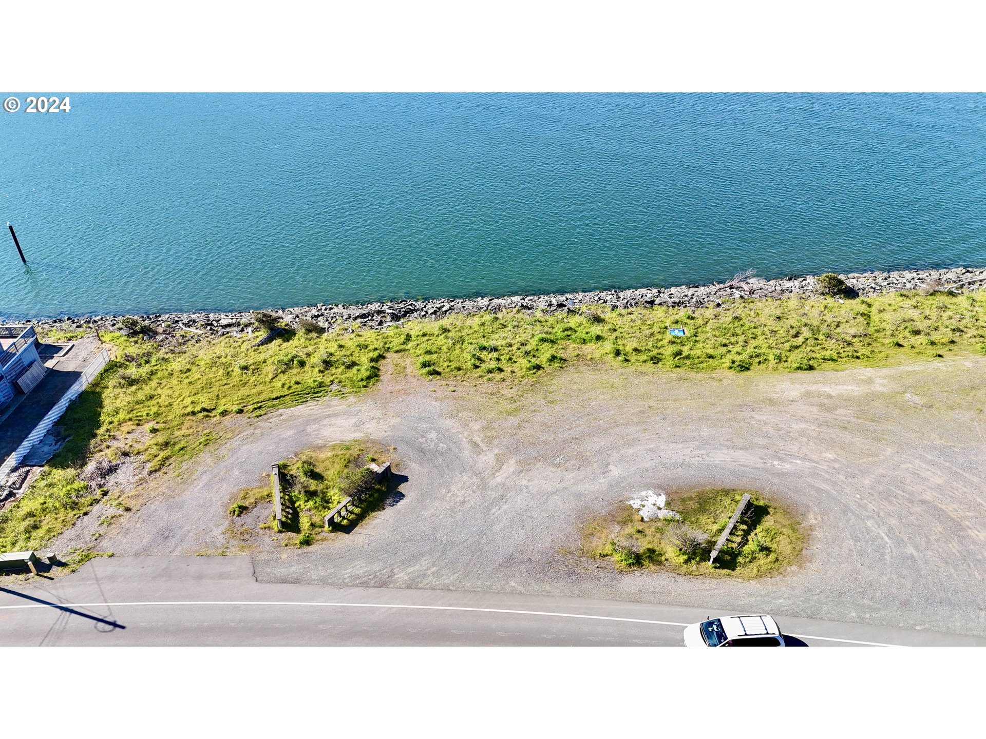 Wedderburn Loop Gold Beach, OR 97444 - Photo 11 of 24 a picture of a room with a bench
