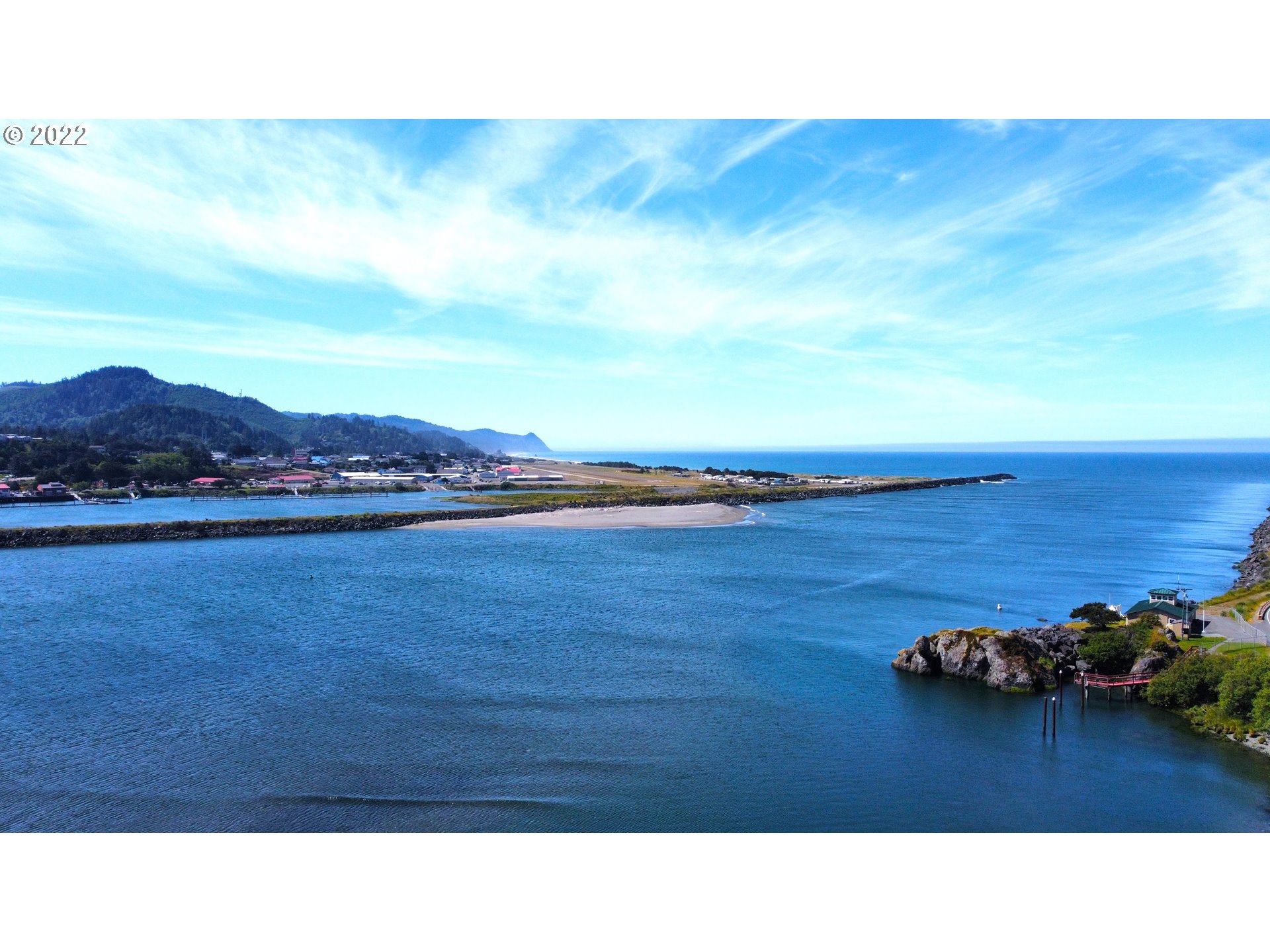 Wedderburn Loop Gold Beach, OR 97444 - Photo 9 of 24 a black and white photo of a room