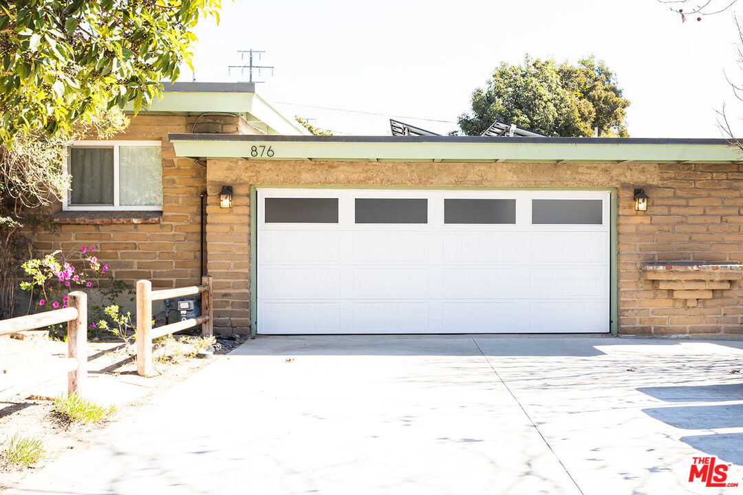 876 Center Street El Segundo, CA 90245 - Photo 31 of 32 a view of a balcony with an outdoor space
