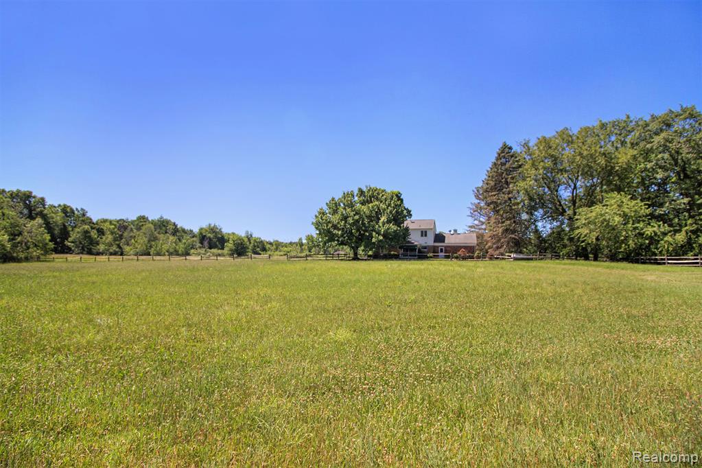 2500 Musson Road Howell, MI 48855 - Photo 12 of 36