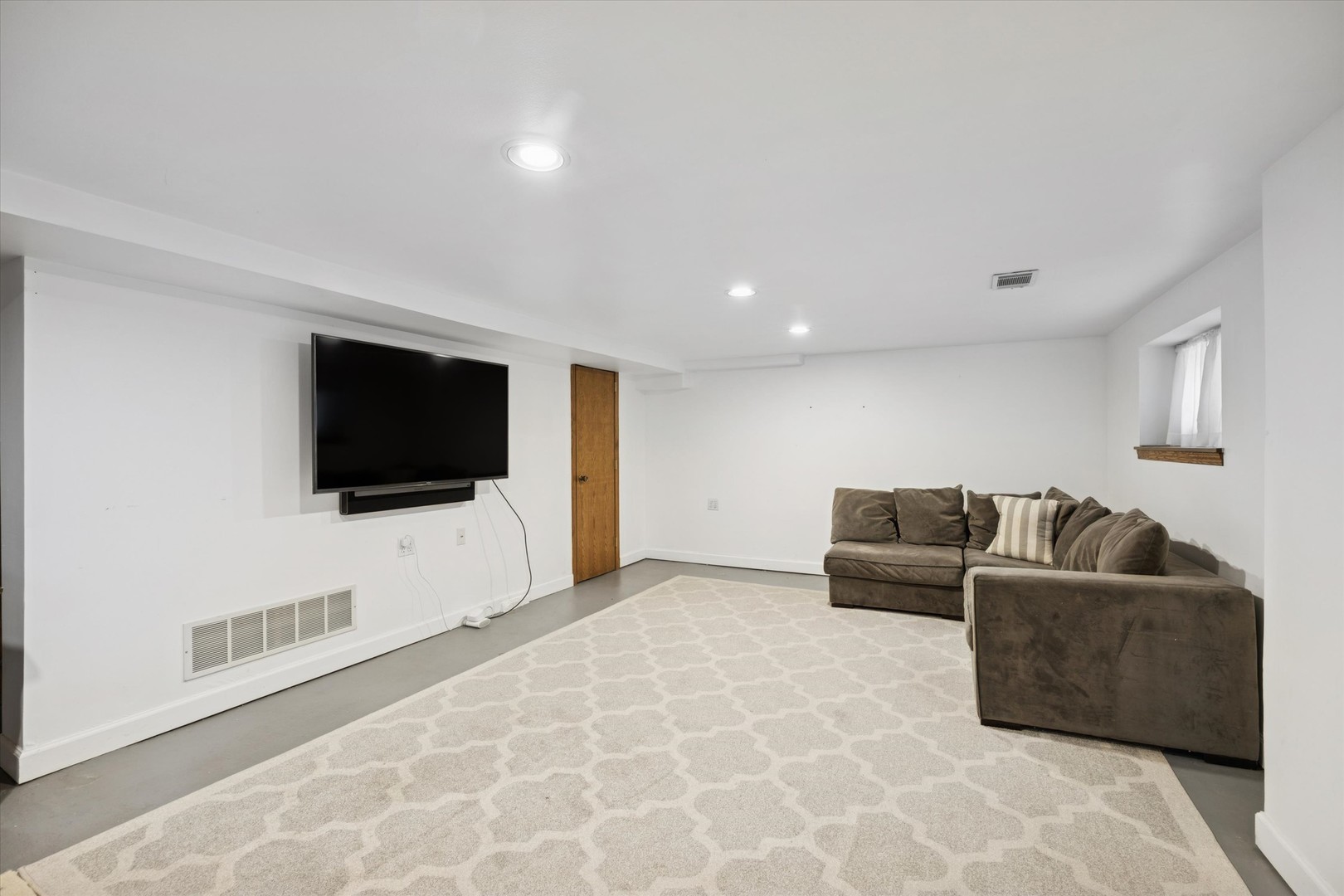236 Maplewood Road Riverside, IL 60546 - Photo 34 of 43 Gallery Image 34