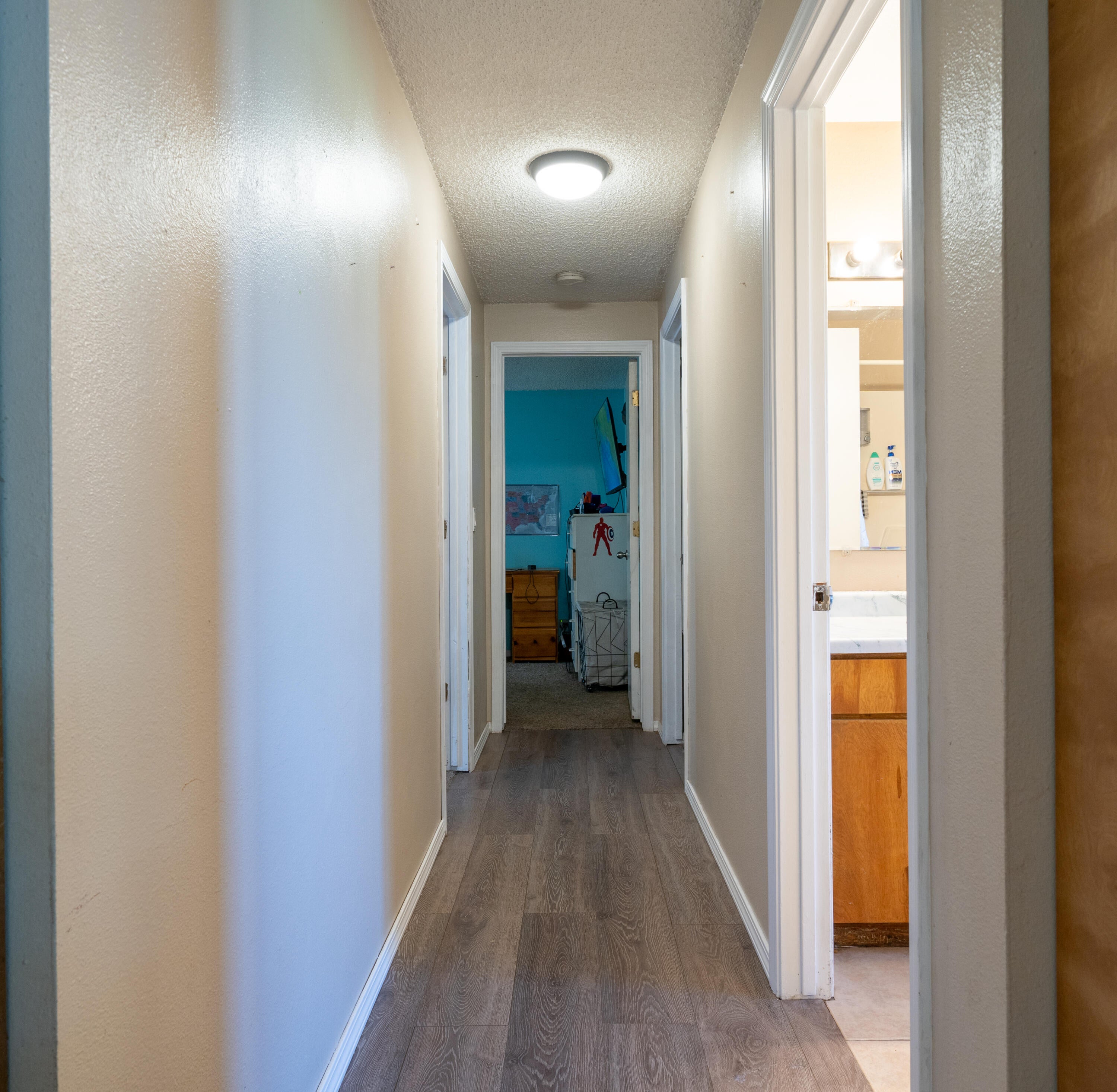 649 Southwest 33rd Street Redmond, OR 97756 - Photo 11 of 30 Hallway
