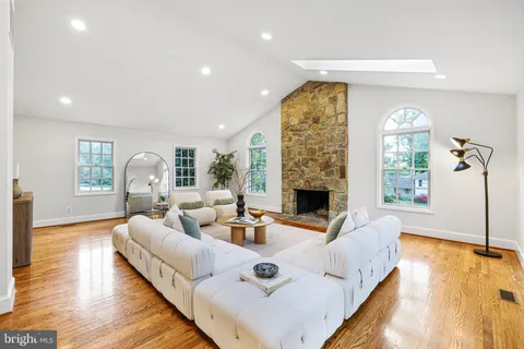 $1,400,000 | 9600 Pinkney Court, Potomac, MD 20854