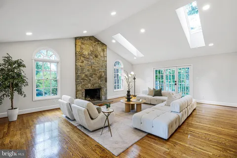 $1,400,000 | 9600 Pinkney Court, Potomac, MD 20854