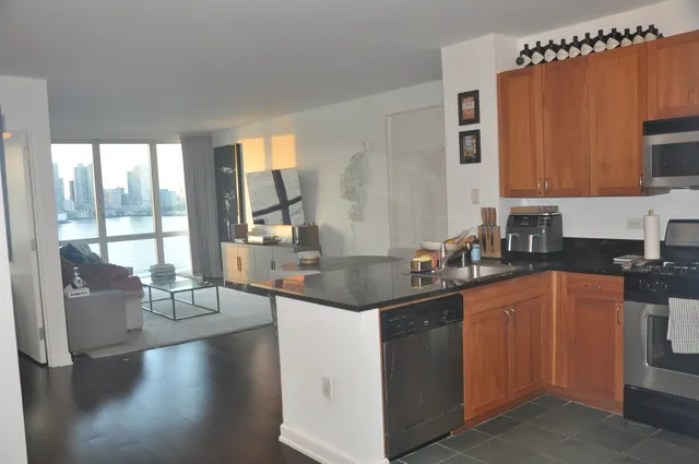 $9,500 | 20 River Terrace, Unit 16G | Battery Park City