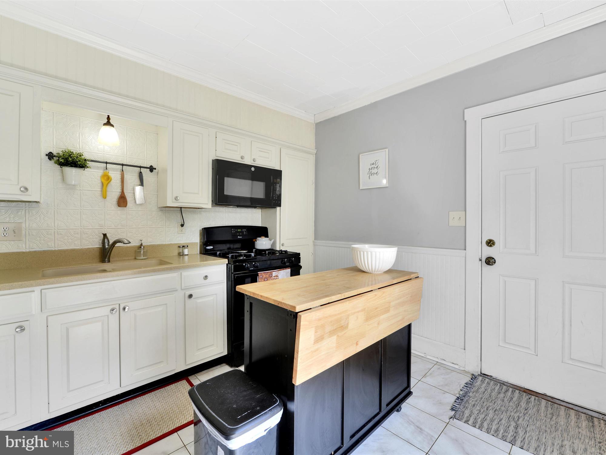 14 East Lemon Street Lititz, PA 17543 - Photo 11 of 31 Kitchen