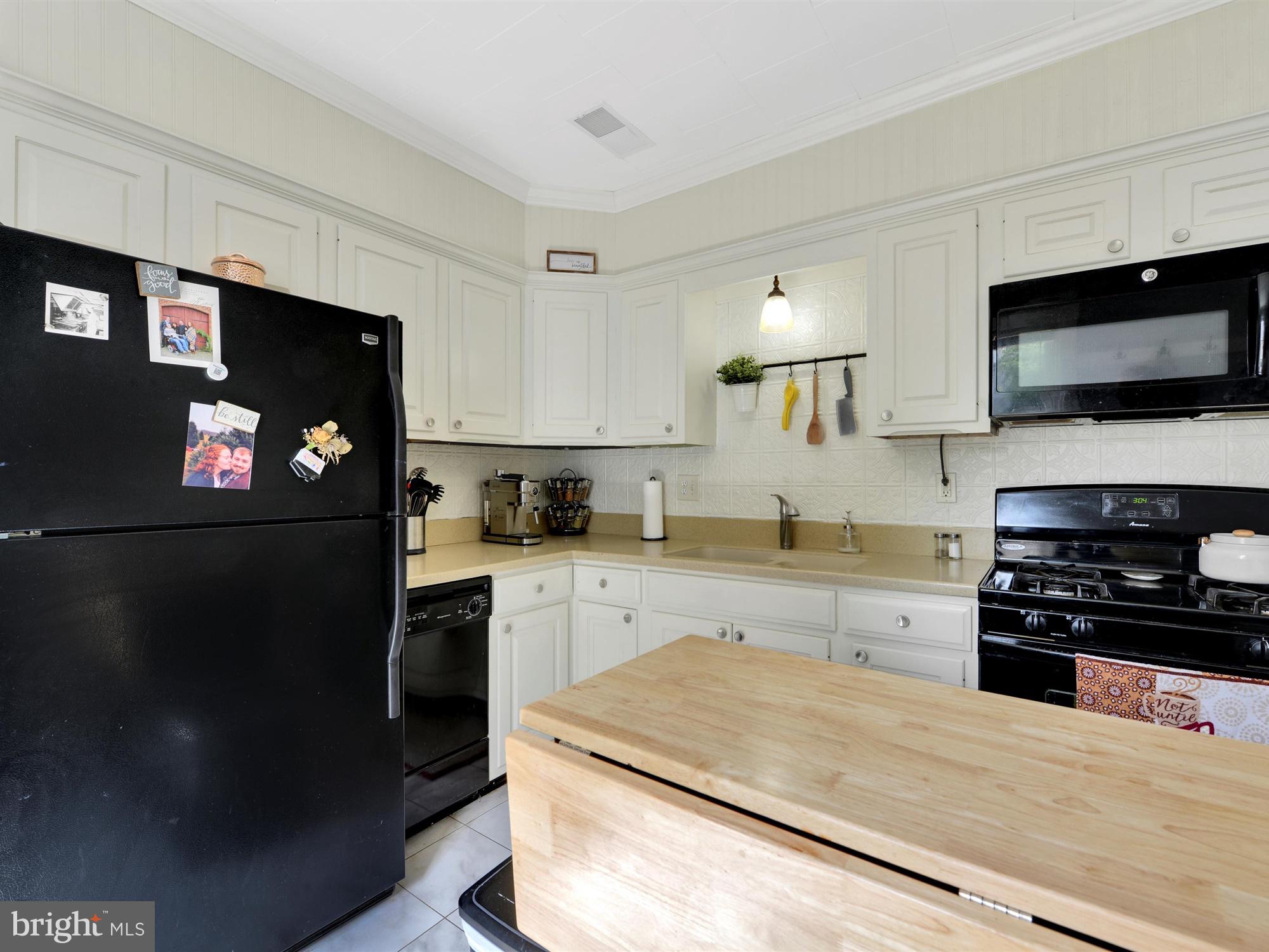 14 East Lemon Street Lititz, PA 17543 - Photo 12 of 31 Lots of Cabinets
