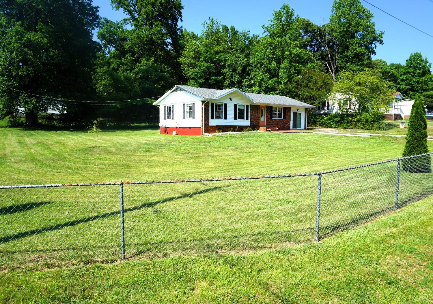 26 Pilot View Road Concord, VA 24538 - Photo 26 of 26 a front view of a house with garden
