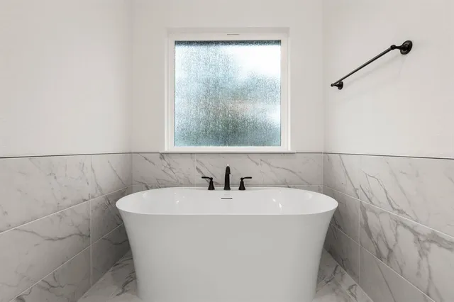 $599,900 | 1027 Arbor Hills, Poolville, TX 76487