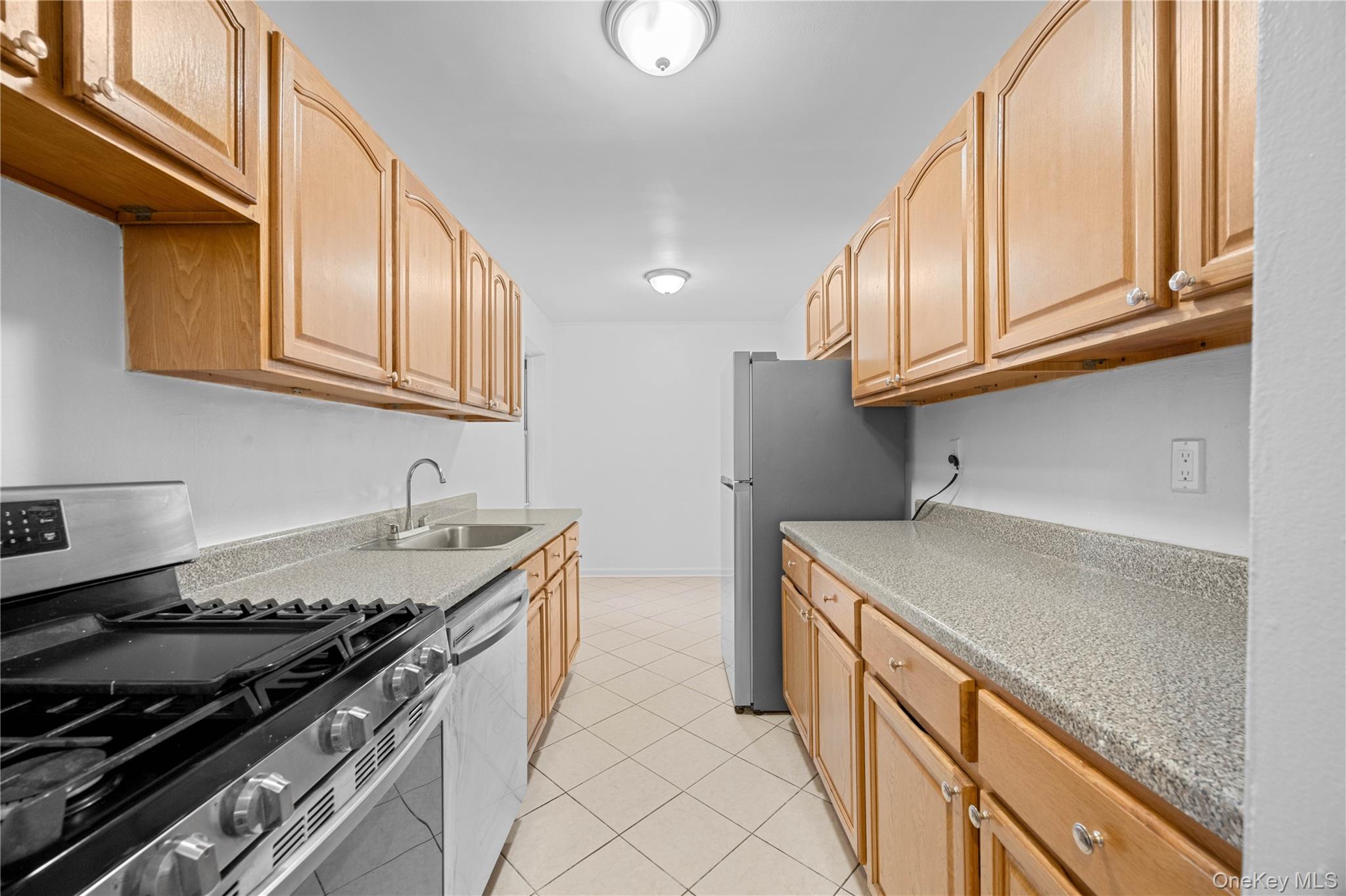 255 Bronx River Road, Unit 4M Yonkers, NY 10704 - Photo 7 of 19 a kitchen with stainless steel appliances granite countertop a stove and a sink