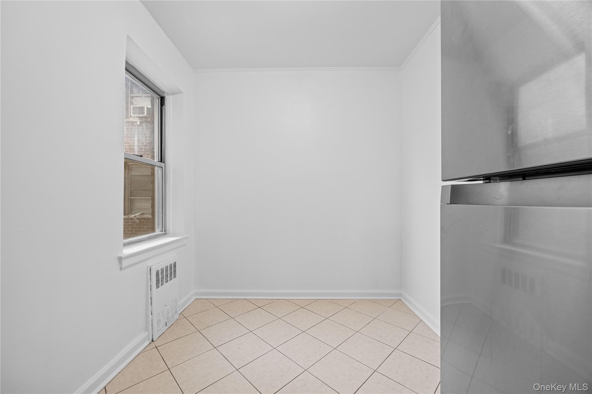 255 Bronx River Road, Unit 4M Yonkers, NY 10704 - Photo 8 of 19 a view of an empty room