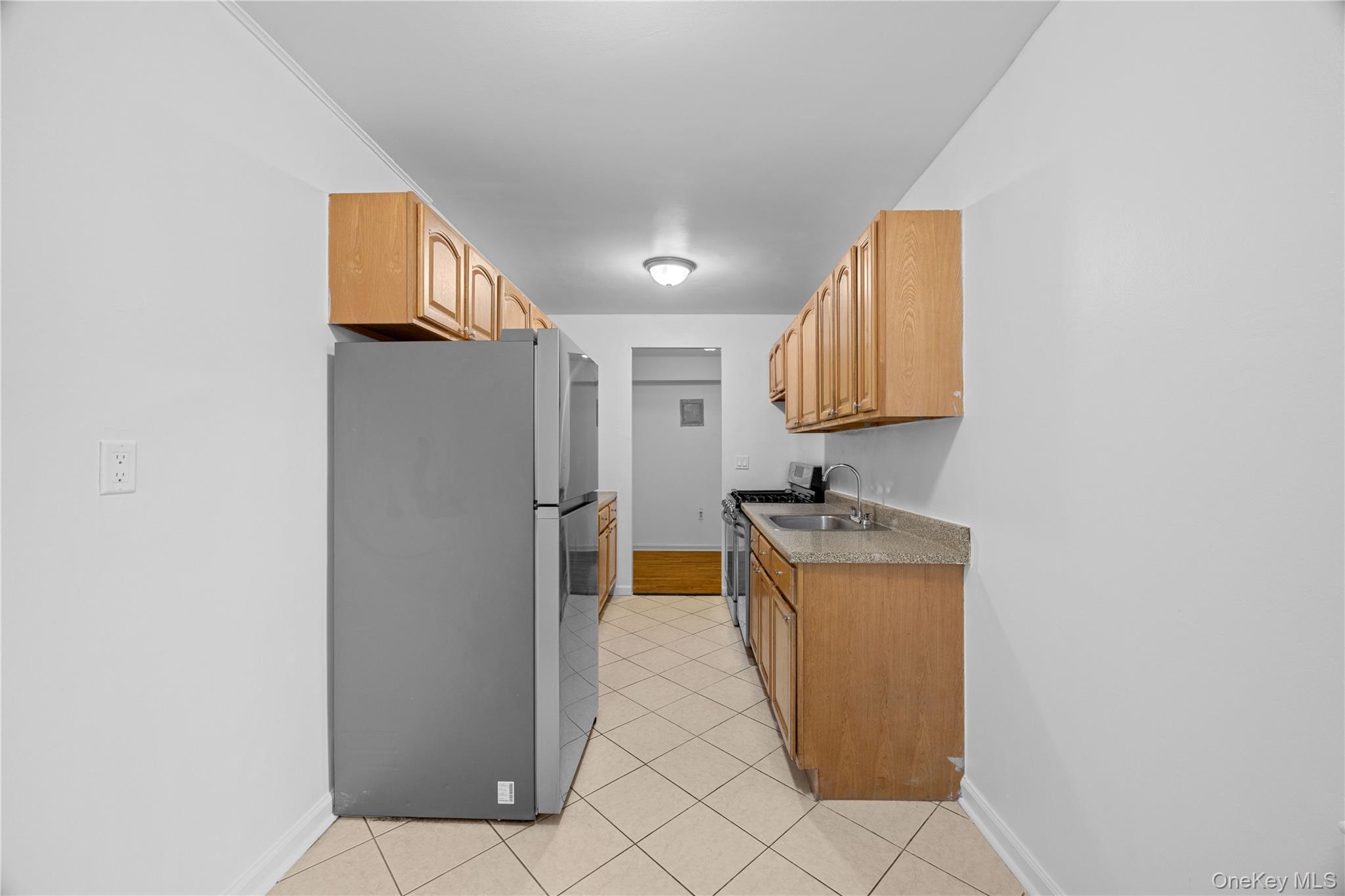 255 Bronx River Road, Unit 4M Yonkers, NY 10704 - Photo 9 of 19 a view of a kitchen with a sink