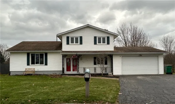 $335,000 | 124 Granada Circle, Irondequoit, NY 14609