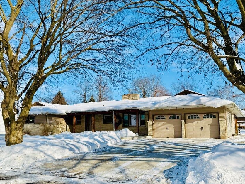 726 28th Avenue Monroe, WI 53566 - Photo 2 of 62