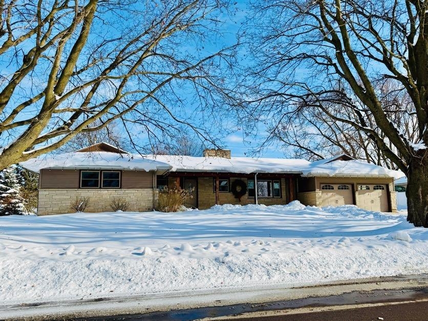 726 28th Avenue Monroe, WI 53566 - Photo 4 of 62