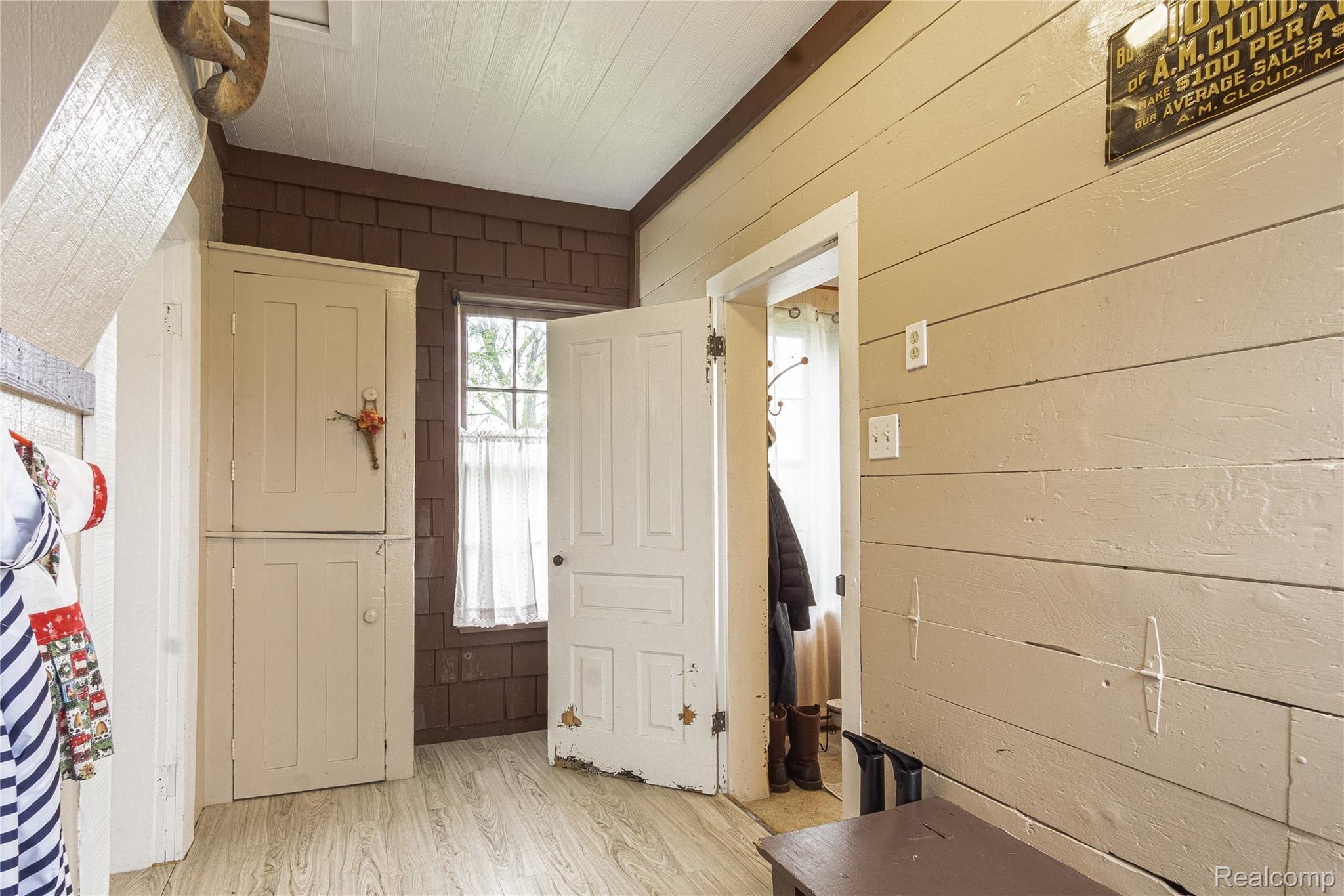 2816 County Farm Road Howell, MI 48843 - Photo 14 of 30 Interiors (22 of 33).jpg