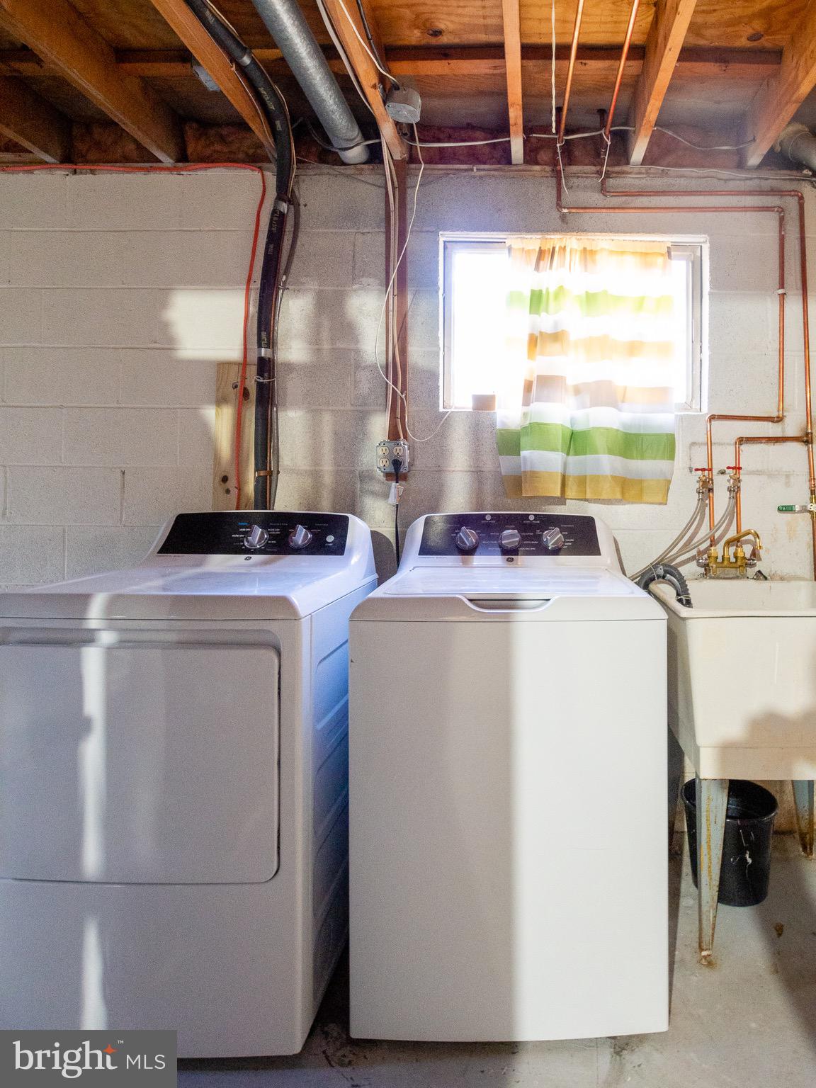 1600 Winding Waye Lane Silver Spring, MD 20902 - Photo 25 of 25 Washer/Dryer
