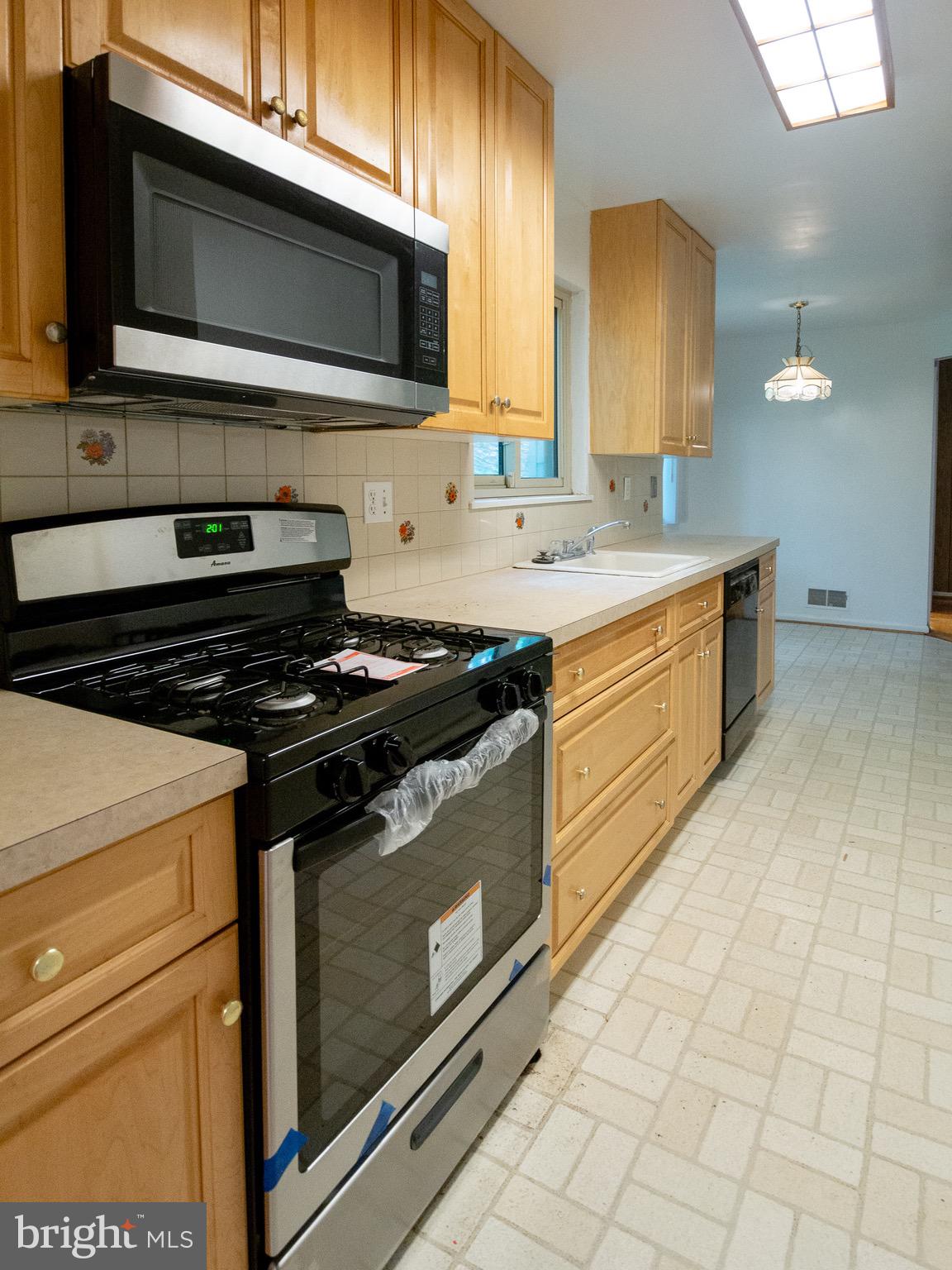 1600 Winding Waye Lane Silver Spring, MD 20902 - Photo 10 of 25 Kitchen