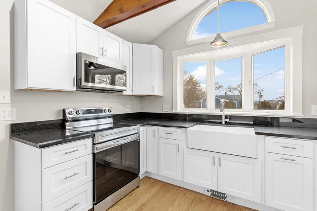 $449,900 | 183 Gold Street, Manchester, NH 03103