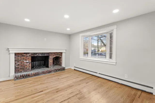 $449,900 | 183 Gold Street, Manchester, NH 03103