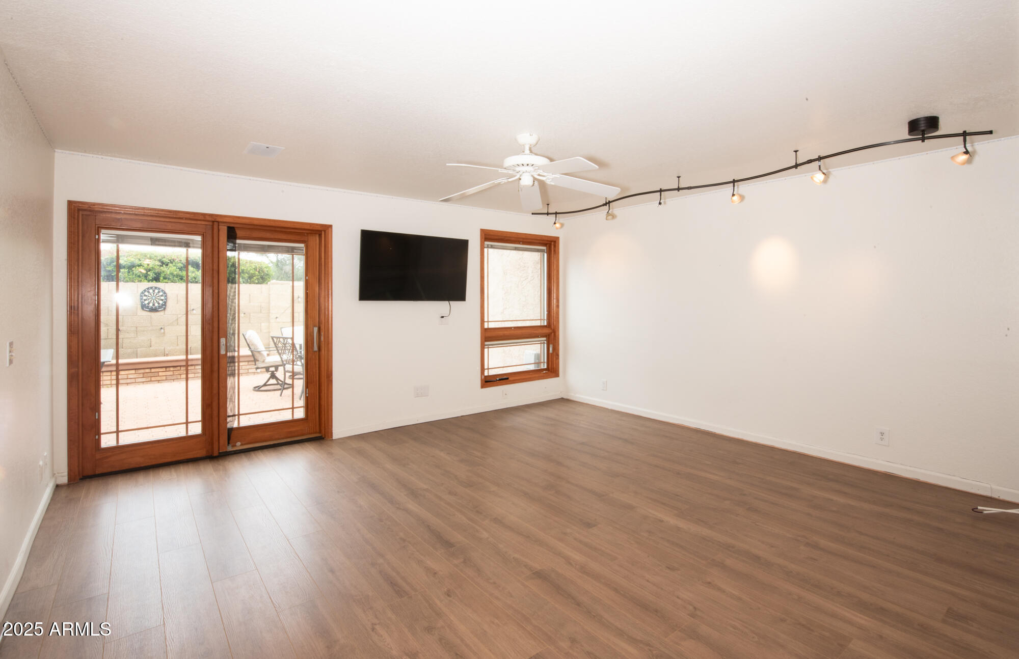 20 East Redondo Drive Tempe, AZ 85282 - Photo 12 of 37 16 Living room