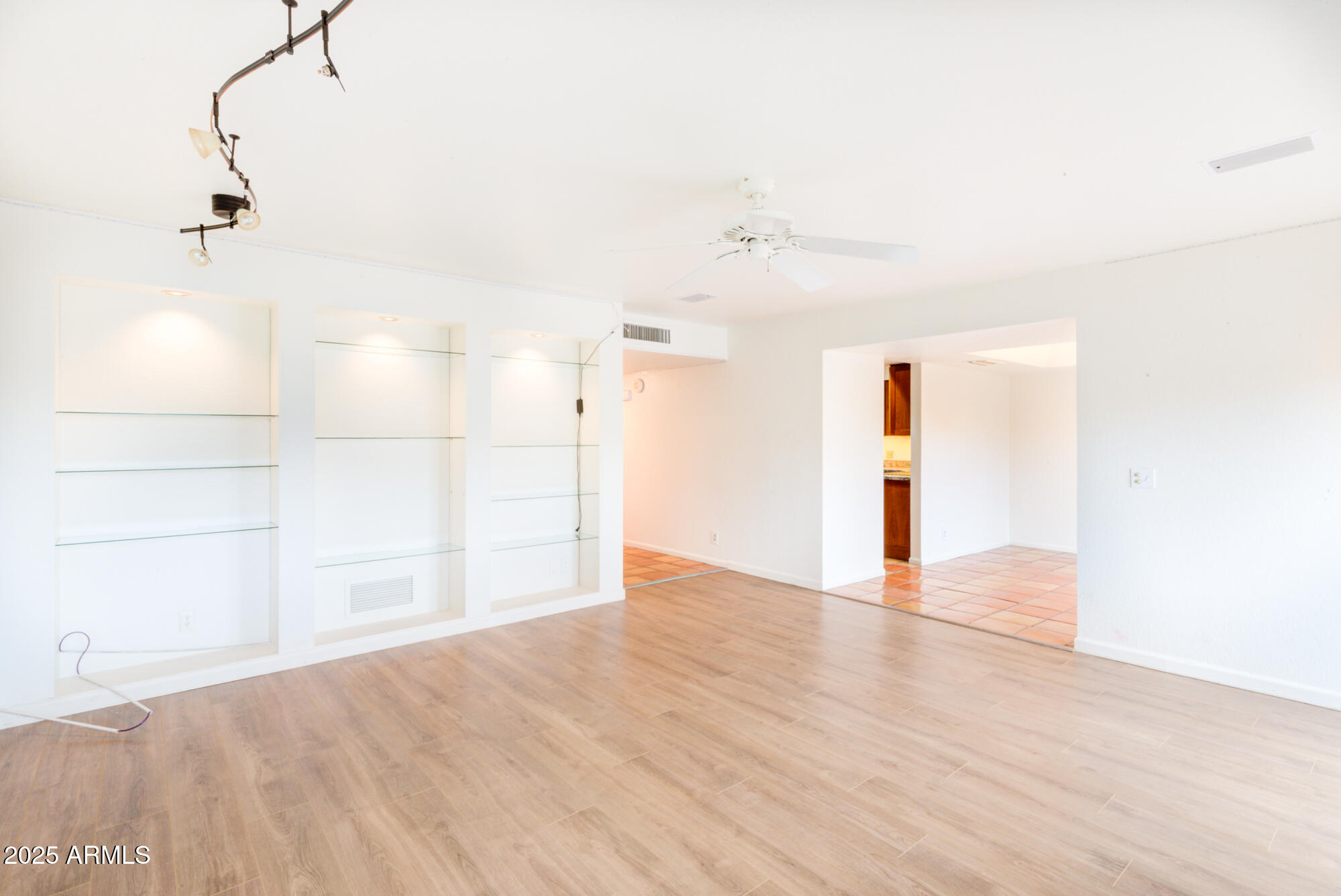 20 East Redondo Drive Tempe, AZ 85282 - Photo 13 of 37 18 Living room