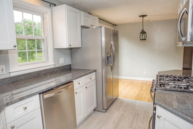 299 Nausauket Road Warwick, RI 02886 - Photo 4 of 19