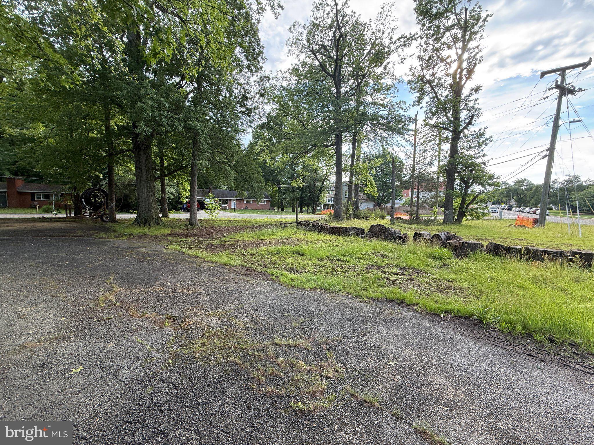 18299 Cabin Road Triangle, VA 22172 - Photo 2 of 5 Spacious lot with lush greenery.