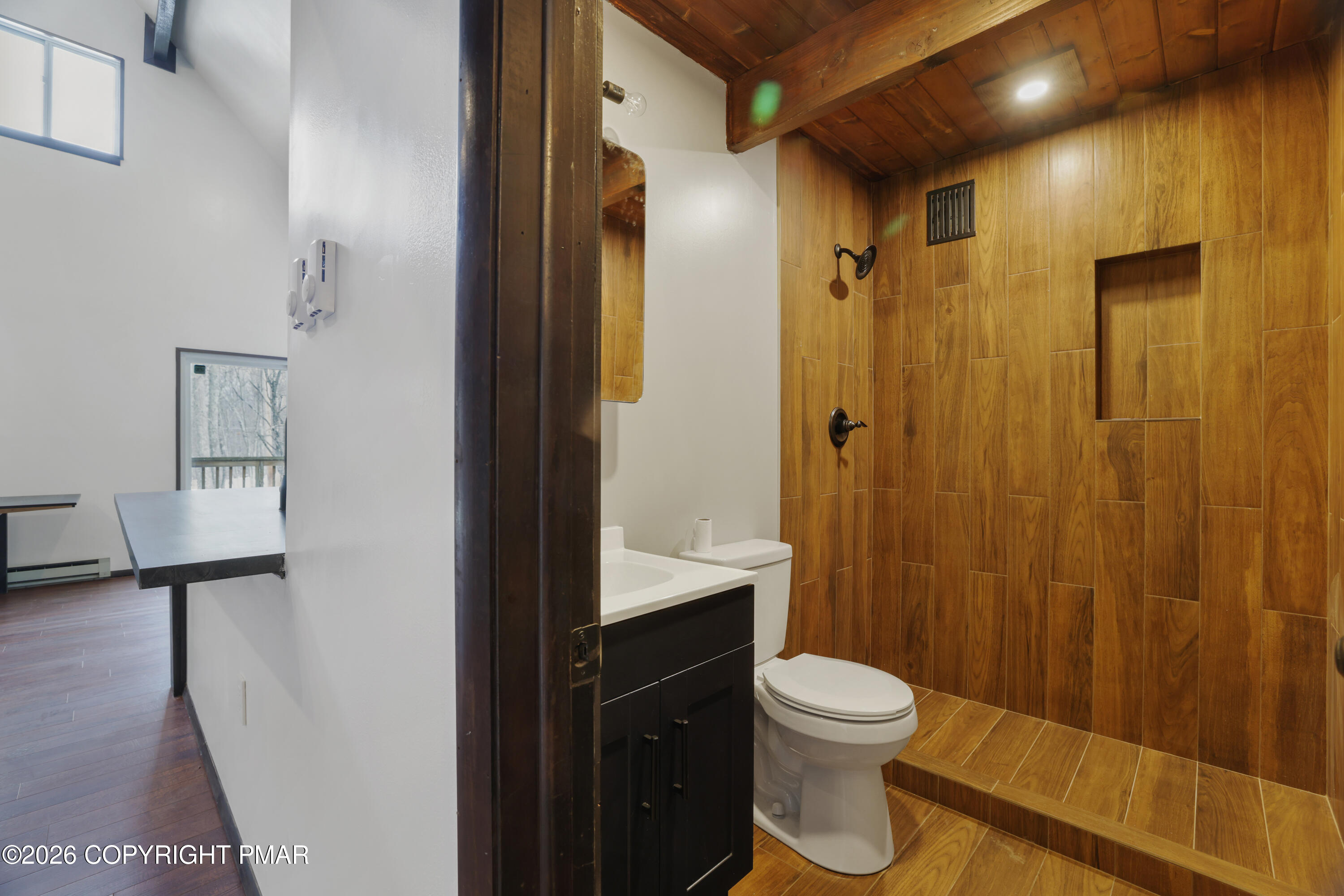 1095 Deer Run East Bushkill, PA 18324 - Photo 16 of 40 23-RBP52164