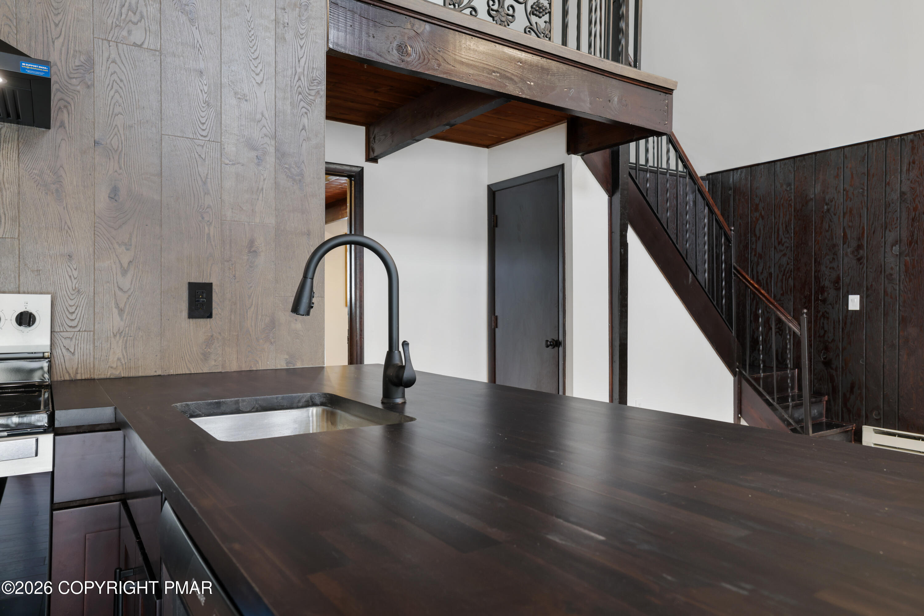 1095 Deer Run East Bushkill, PA 18324 - Photo 19 of 40 27-RBP52144