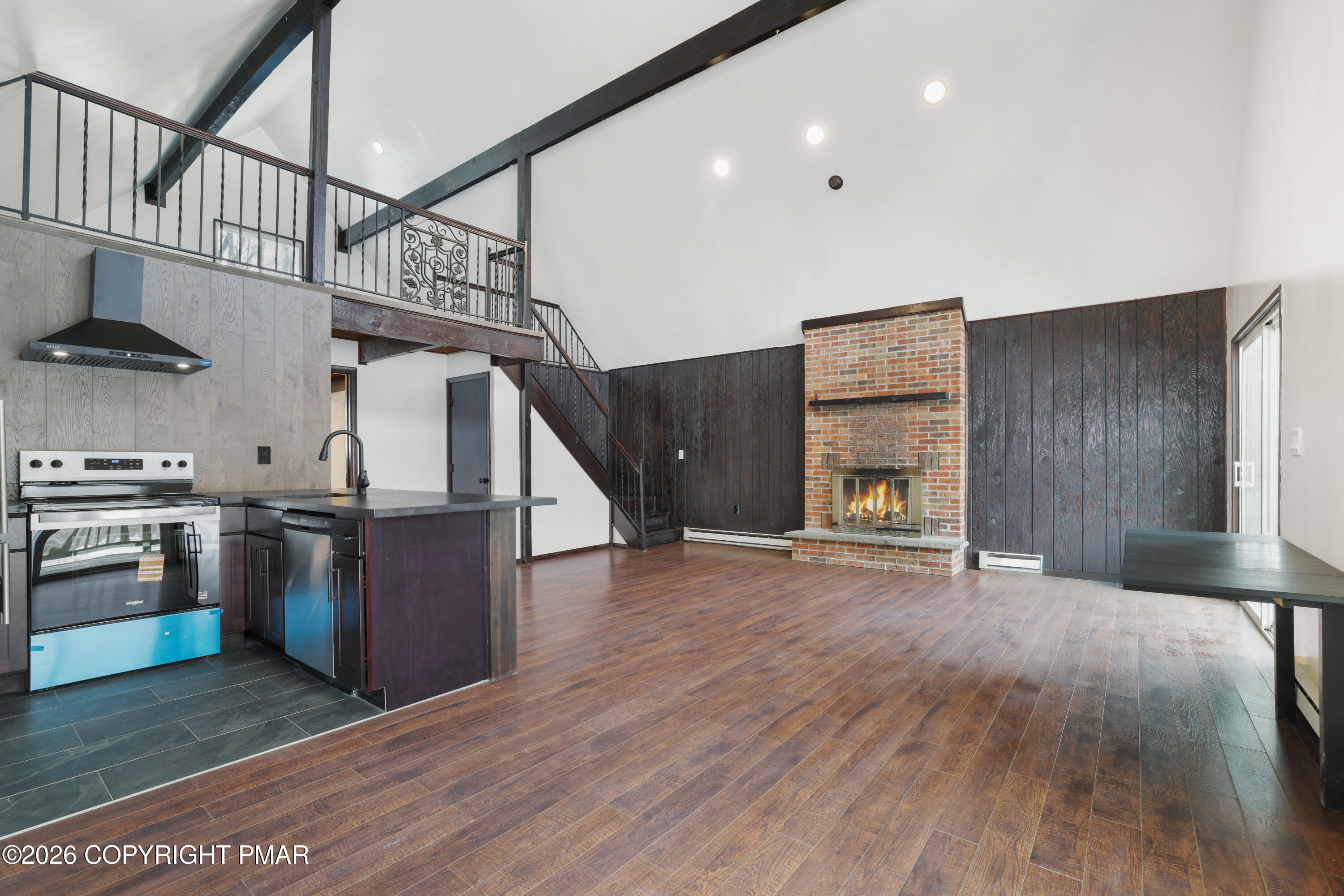 1095 Deer Run East Bushkill, PA 18324 - Photo 3 of 40 28-RBP52119