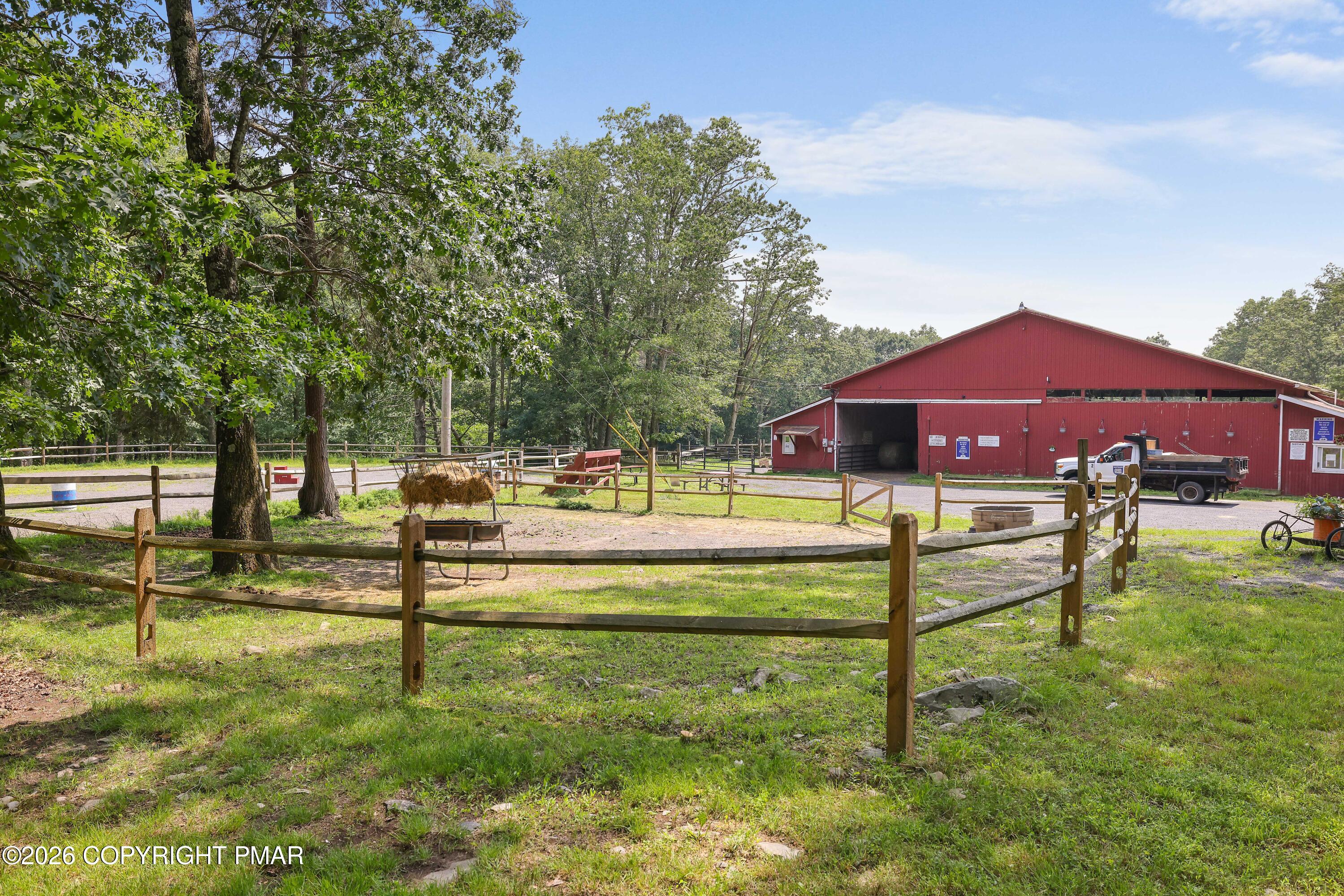 1095 Deer Run East Bushkill, PA 18324 - Photo 34 of 40 34-RBPH7624