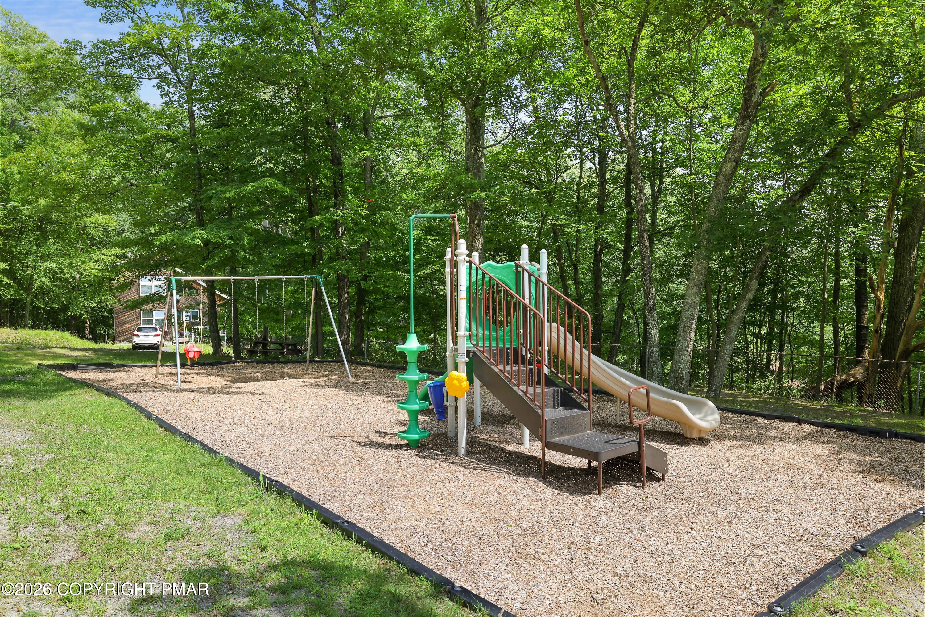 1095 Deer Run East Bushkill, PA 18324 - Photo 37 of 40 37-RBPH7609